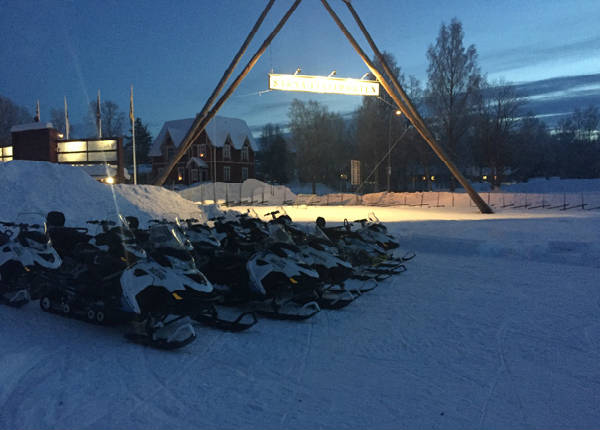 Åka snöskoter i Särna och bo på Särna Camping